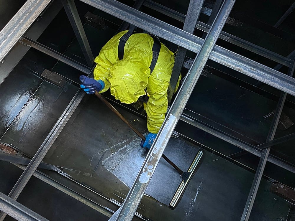 حلول تنظيف خزانات الوقود: دليل شامل للحفاظ على صحة عربيتك