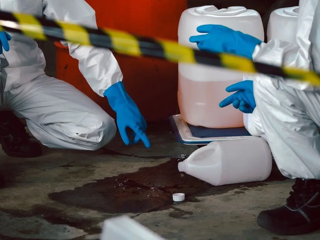 المكونات الأساسية لحقيبة السيطرة على الانسكابات الفعّالة