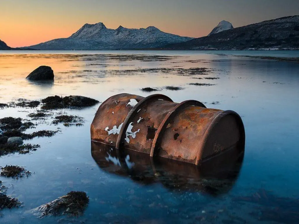 استراتيجيات شاملة لإدارة تسربات النفط والحد من أضرارها