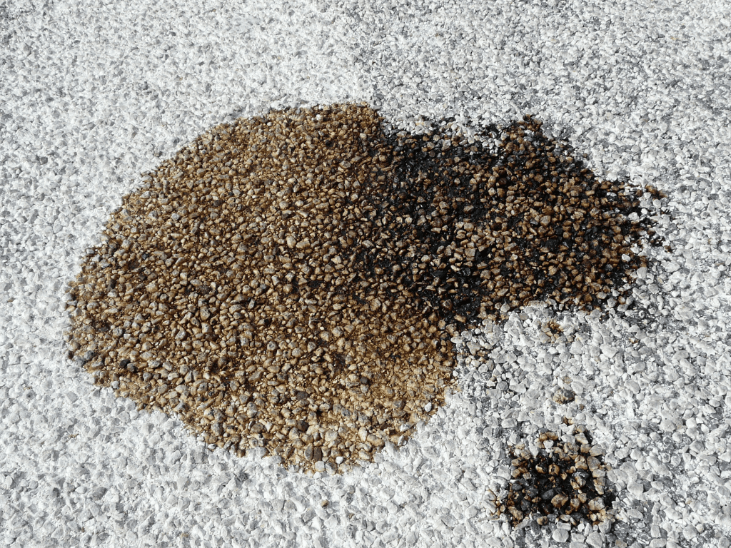 انسكاب الزيت على الطريق: الأسباب، الآثار، والحلول