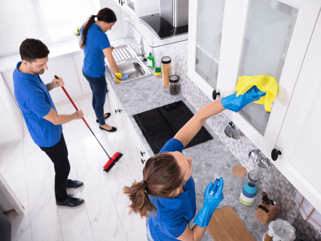 الحفاظ على نظافة مطبخك التجاري: أهمية مزيل الدهون للمطابخ التجارية