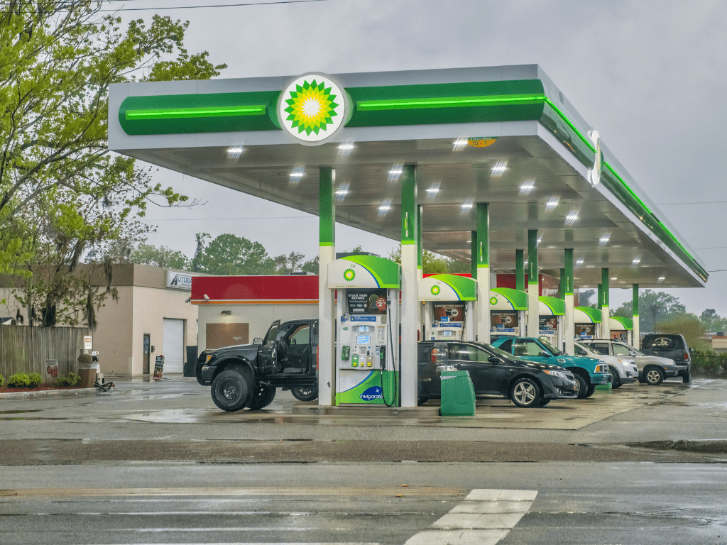 كيفية الحفاظ على نظافة محطة الوقود: نصائح للامتثال