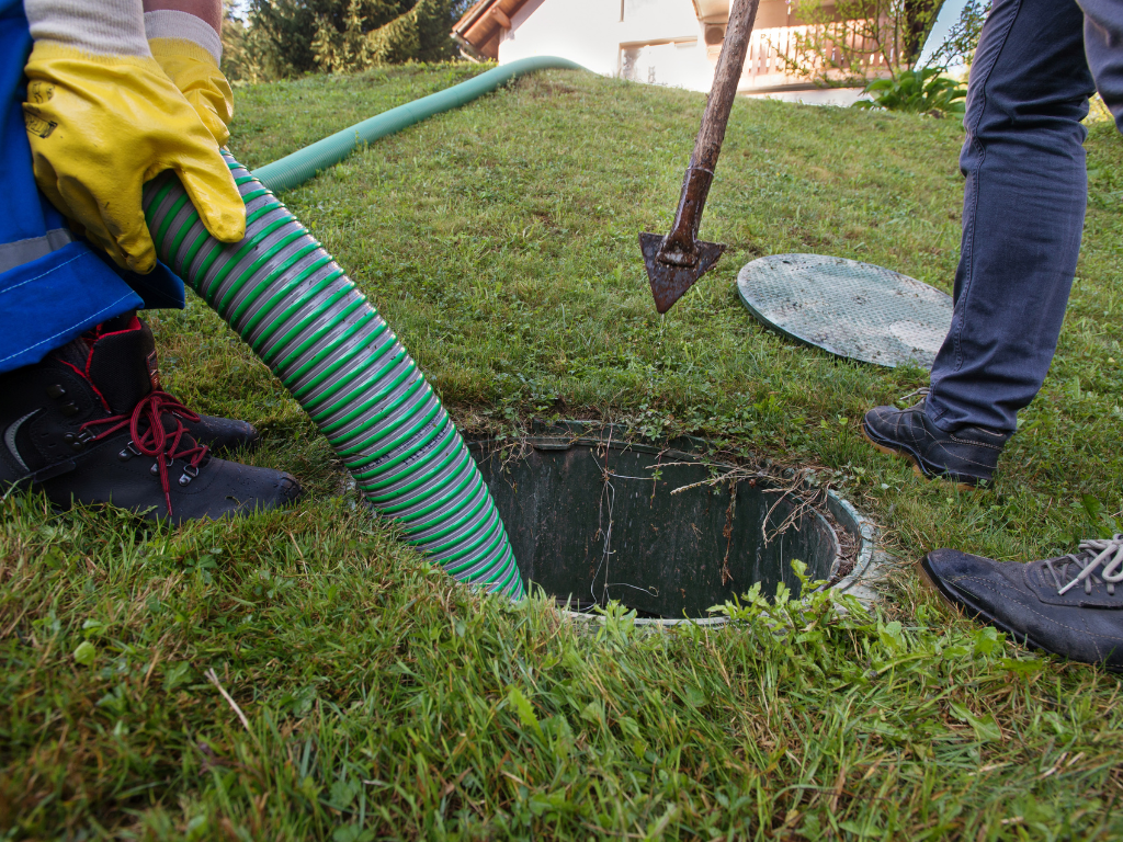 تنظيف خزانات النفط: لضمان الكفاءة والسلامة وحماية البيئة