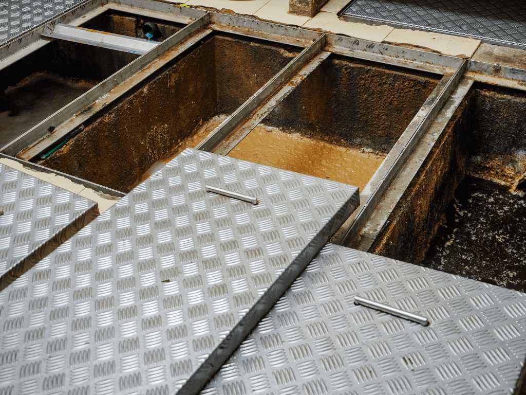 تنظيف مصيدة الشحوم باستخدام AquaQuick