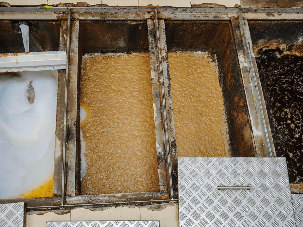 إيه هي مصيدة الشحوم وبتساعد إزاي في الحفاظ على نظافة مطبخك؟