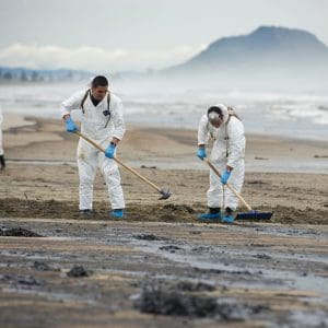 العواقب الكارثية لتحلل بقع الزيت والحلول الممكنة