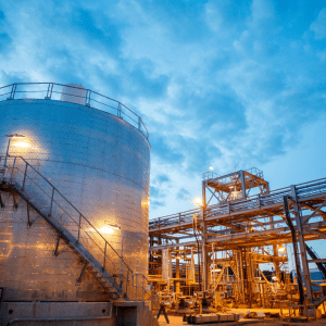 إزاي تنظّف وتِصَوّن تانك البنزين البحري بطريقة صح